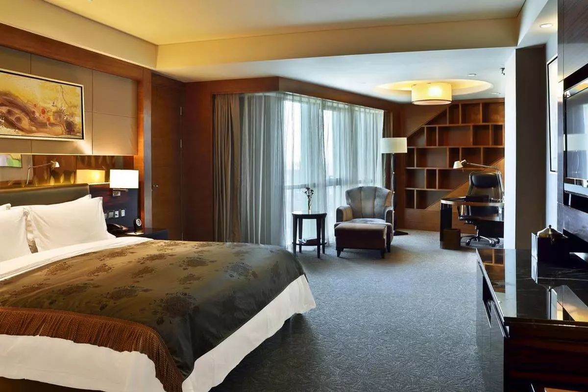 lake view room (Copy).jpg